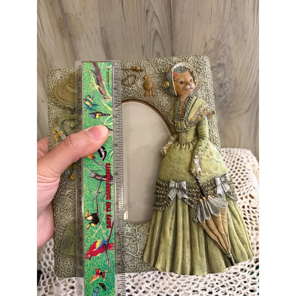 Vintage Victorian Cat Lady Resin Picture Frame Green Lace Cottagecore Whimsical